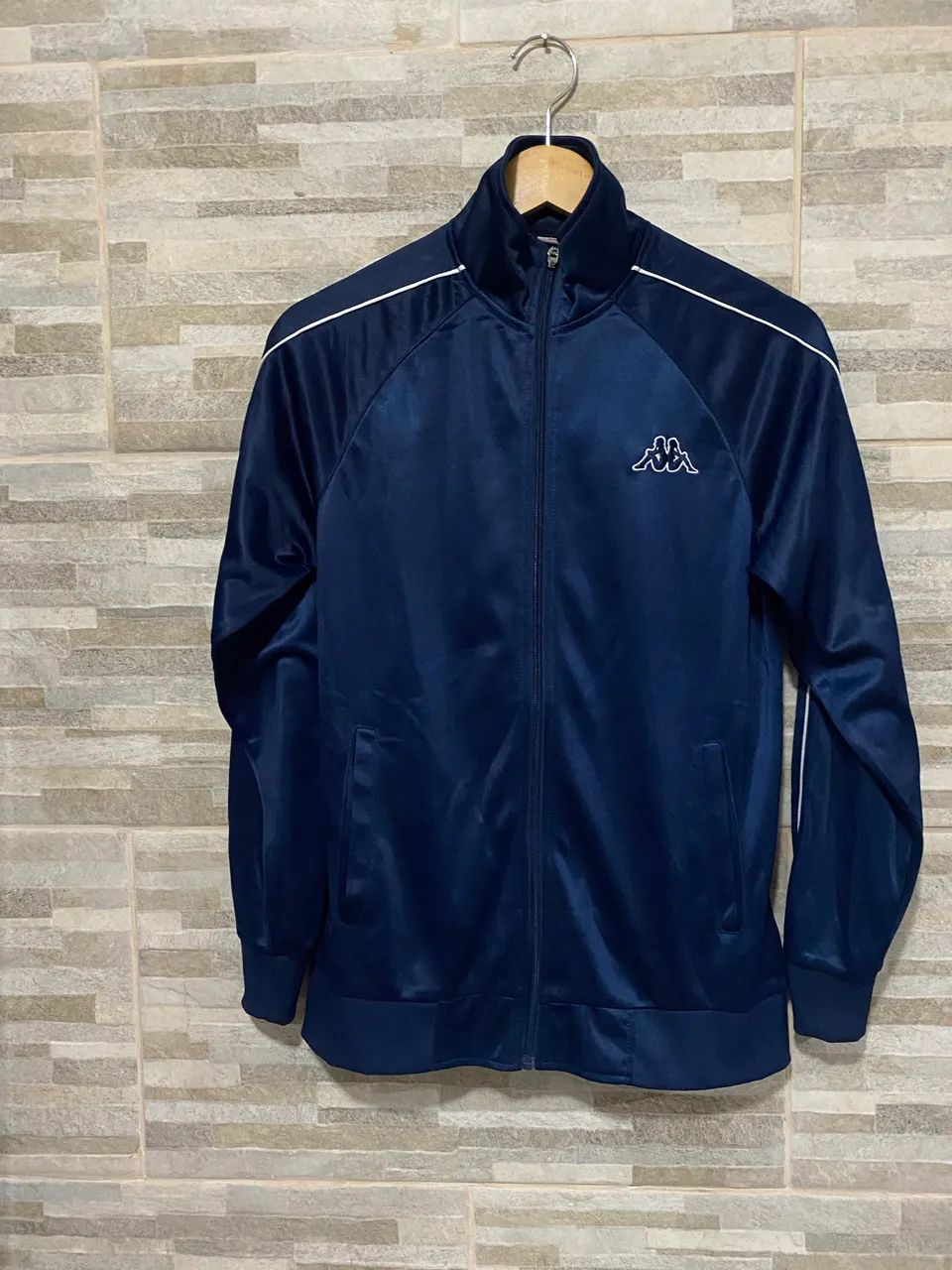 Blusa de agasalho da marca kappa 