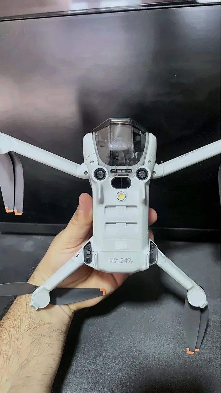 DJI Mini 4 Pro Fly More Combo RC 2 - Apenas 5 Voos