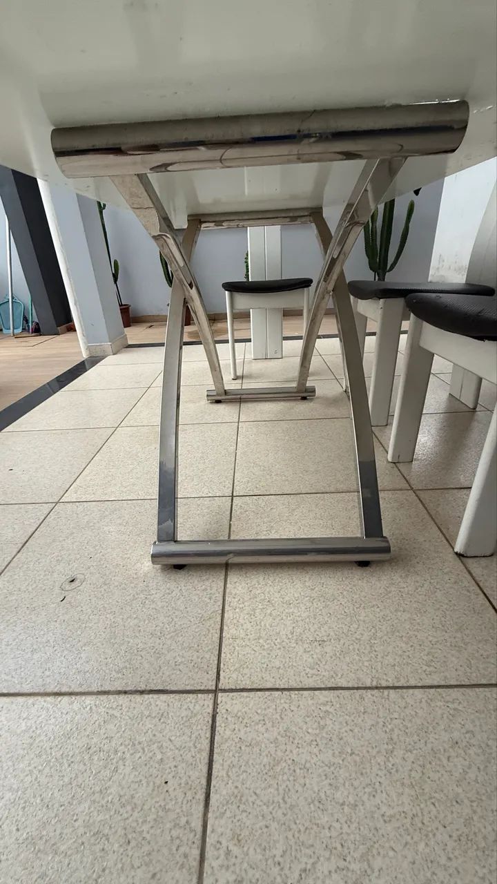 DESAPEGO - Mesa de Jantar Inox com Tampo de Vidro - Foto 2