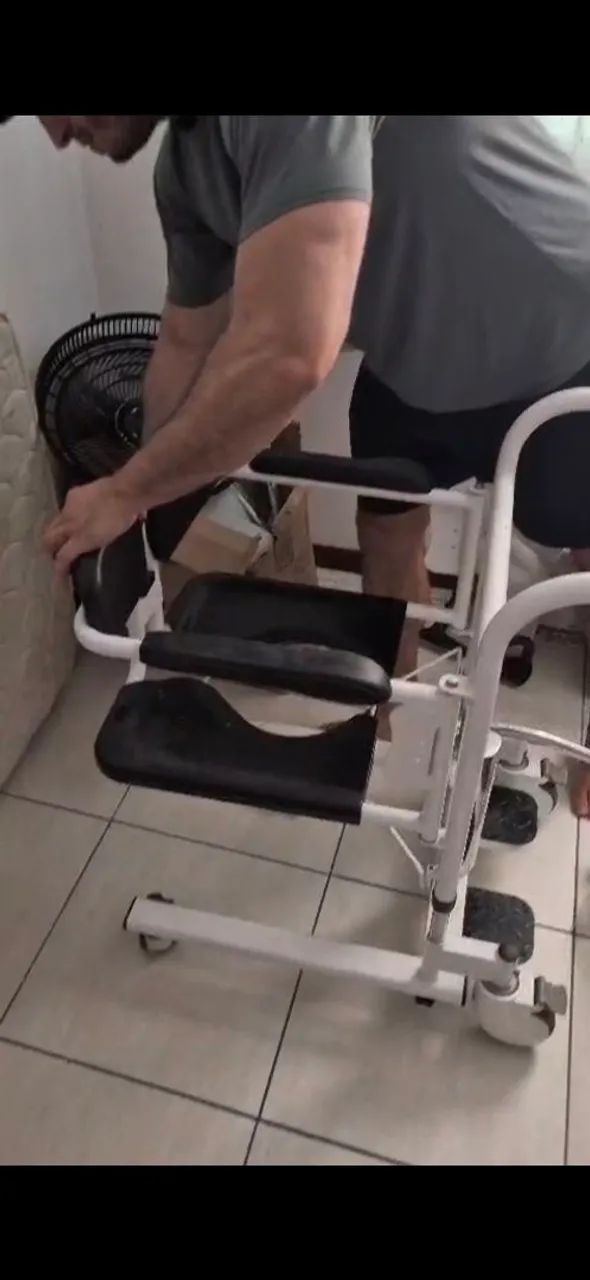 Cadeira de transporte para banho/banheiro - Foto 2