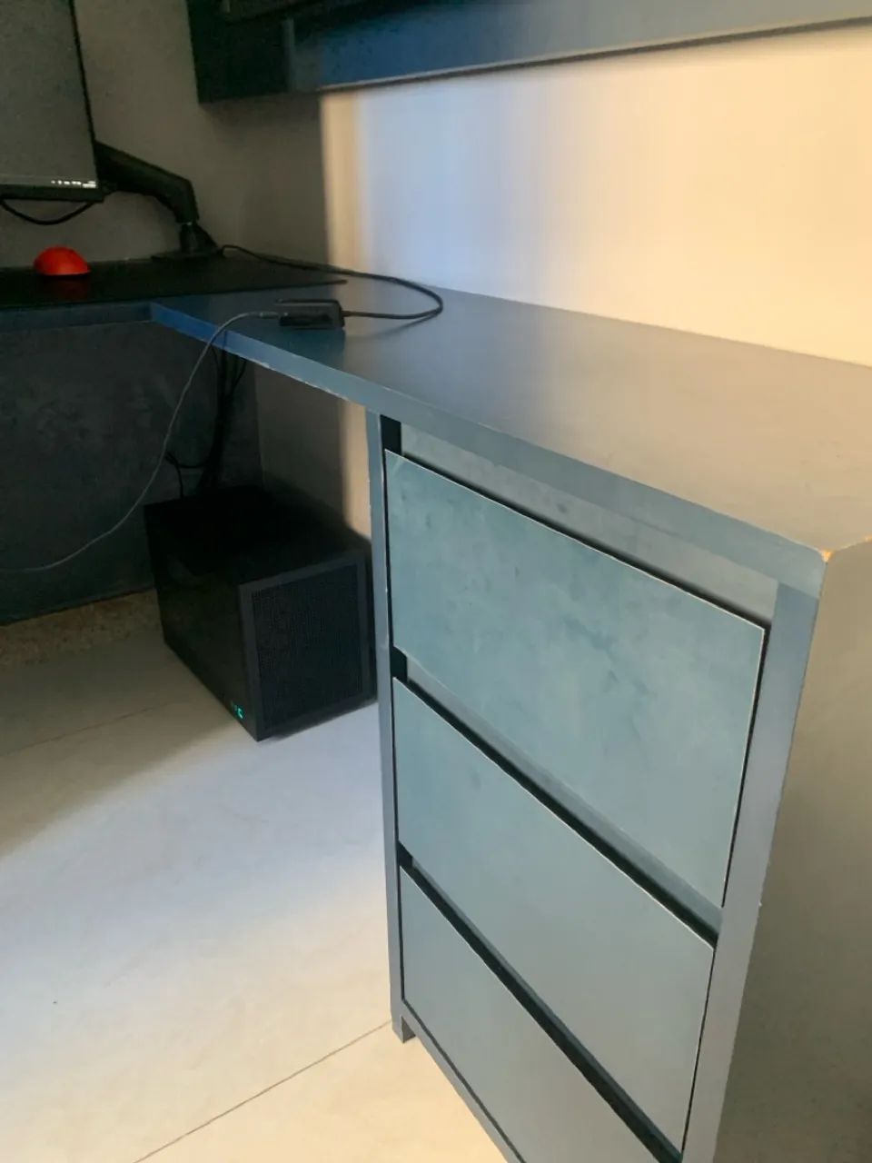 Mesa com gaveteiro planejada - Foto 2