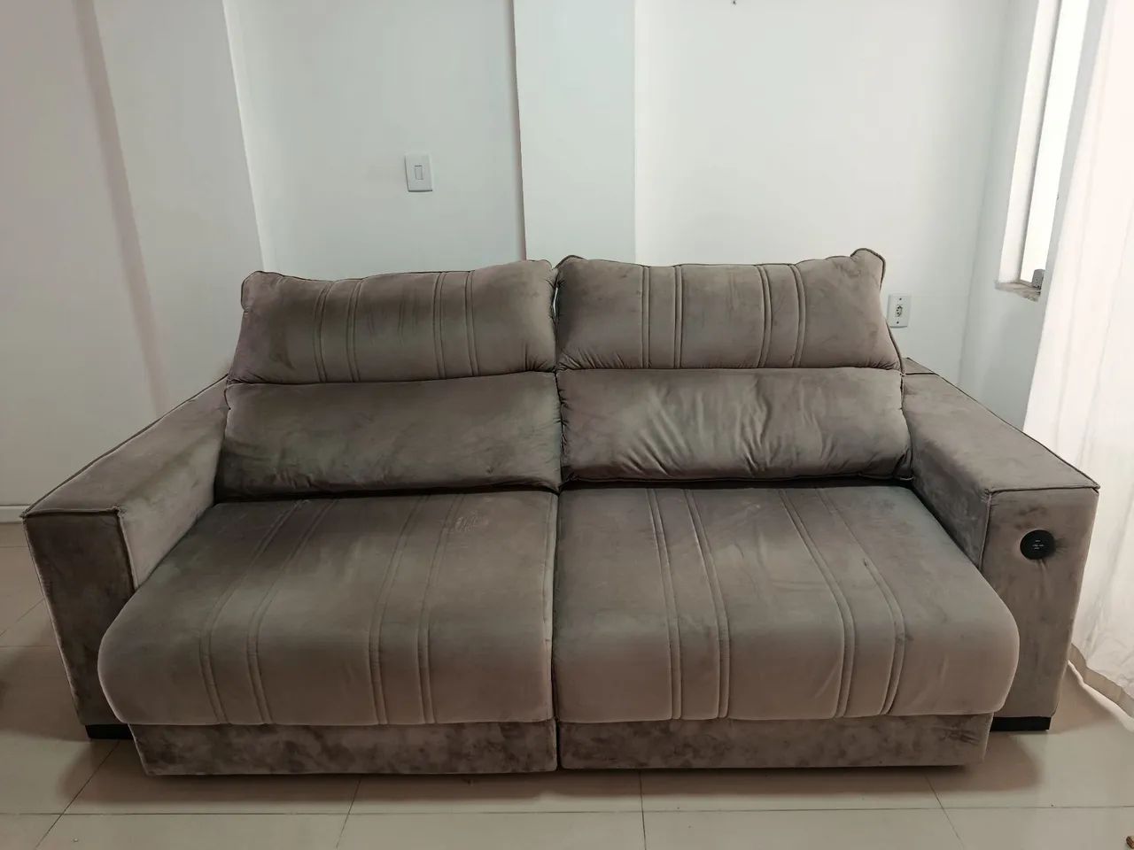Sofá 03 lugares retrátil 