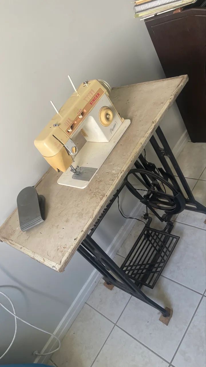 Máquina Singer com pé antigo - Foto 2