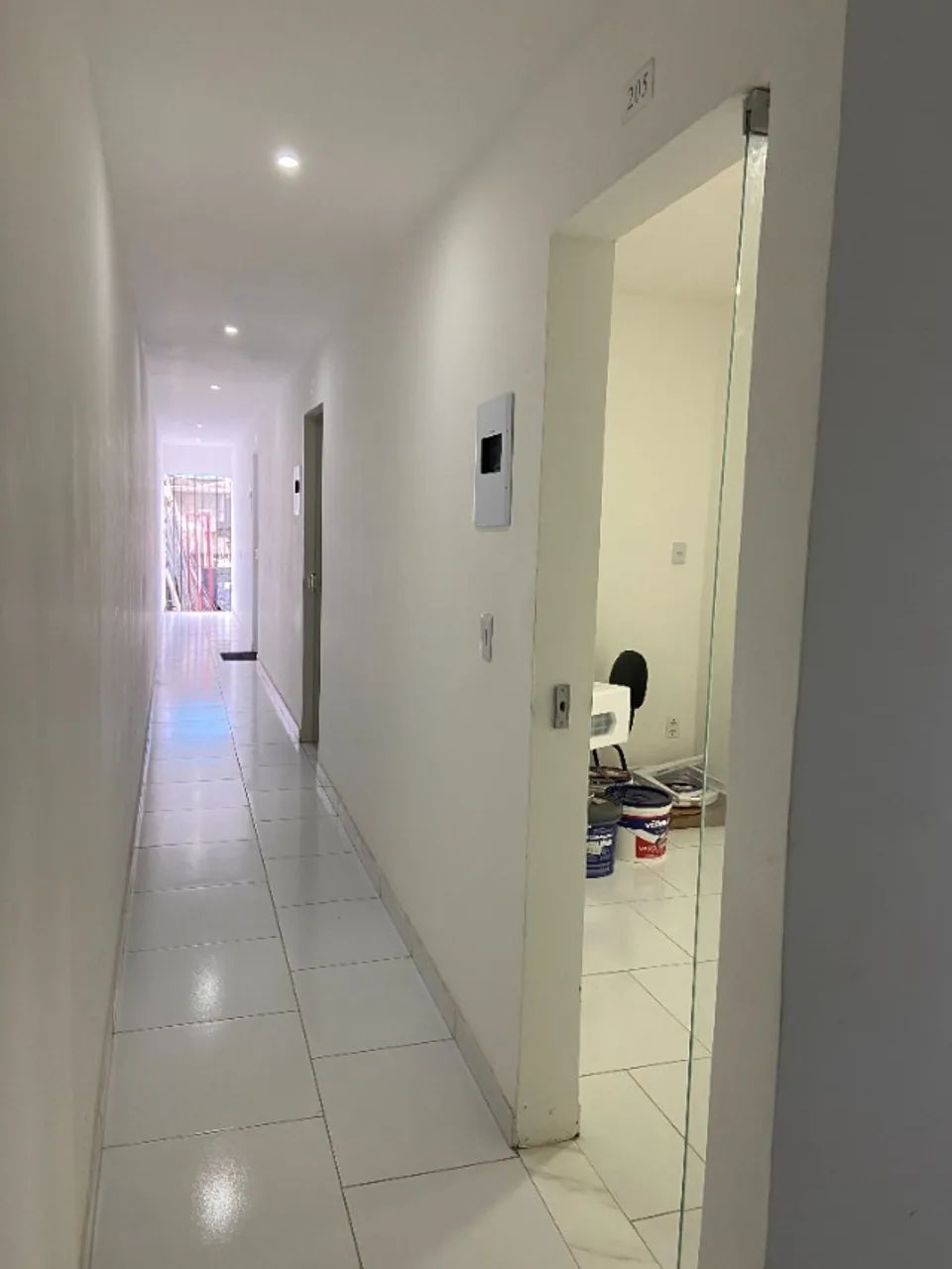 Sala de 16m² c/ Lavabo, Air-Split 12000BTU, São Brás, Prédio em Laje, Gradeado.