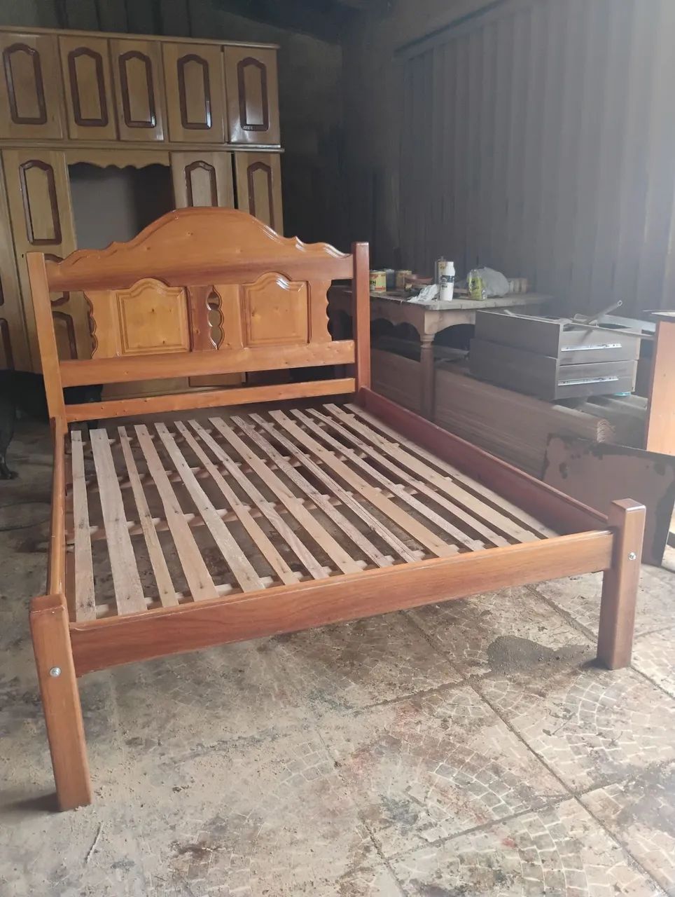 Vendo cama de madeira casal - Foto 2
