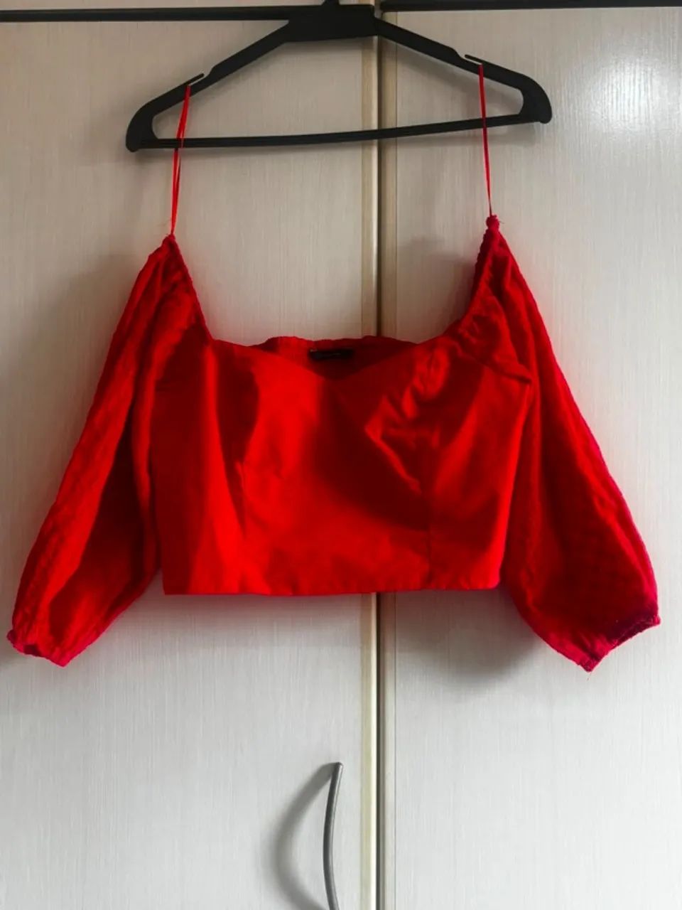 Cropped vermelho com mangas bufantes - Foto 3