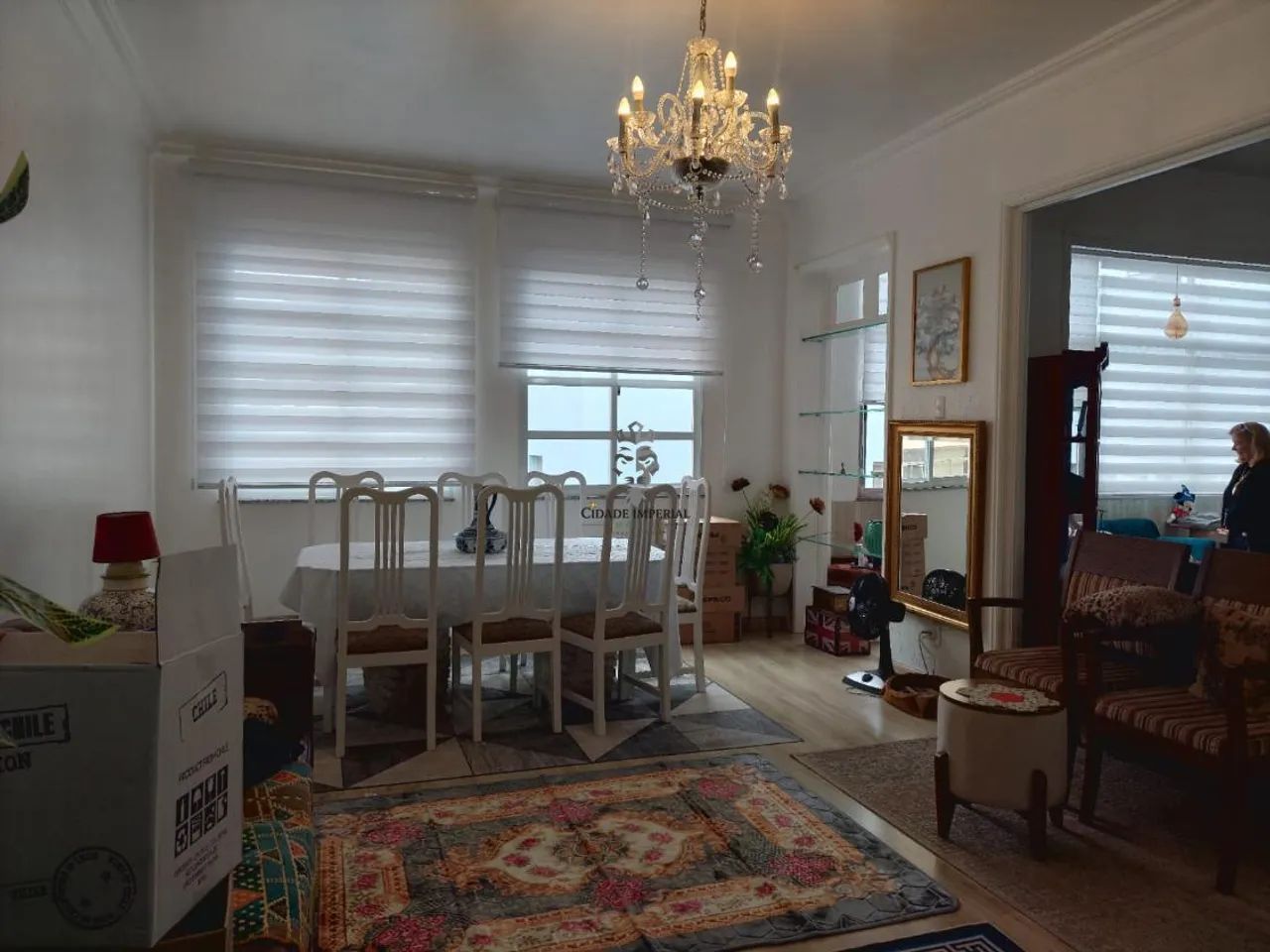Alugo Centro de Petrópolis com 3 quartos com sala em 2 ambientes