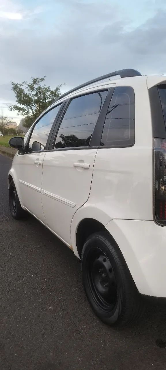 Fiat Idea Attractive 1.4 Fire Flex 8V 5P 2015 - Foto 2