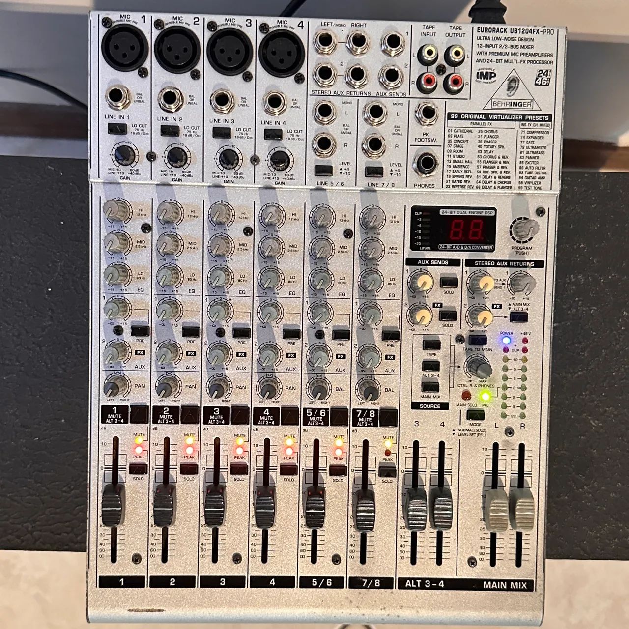 MESA DE SOM BEHRINGER UB1204FX-PRO  - Foto 3