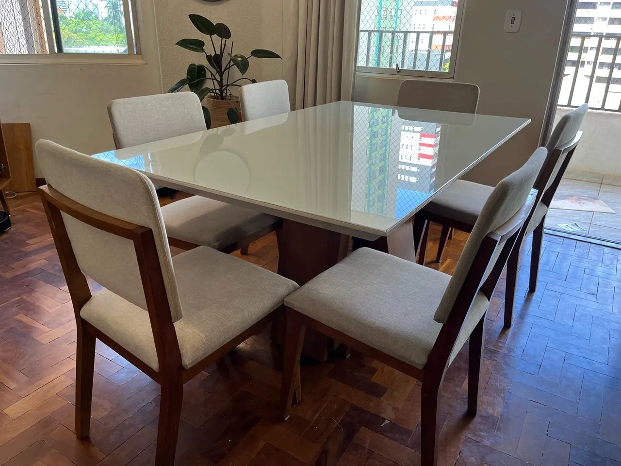 Mesa de jantar + 6 cadeiras 