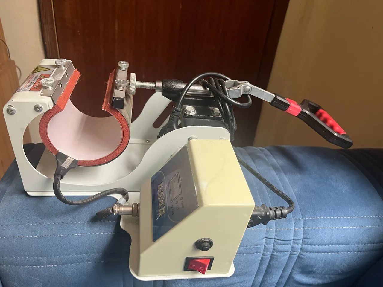 Máquina de estampar canecas 