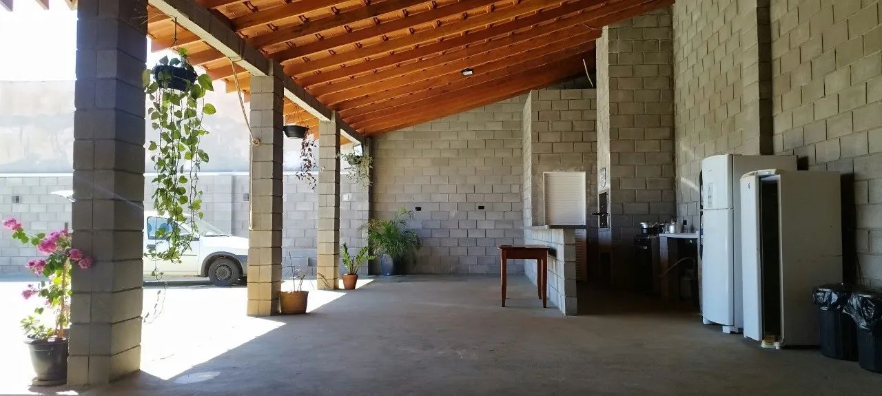 ÓTIMA ÁREA DE LAZER TODA MURADA POUCOS MINUTOS DE MARINGÁ
