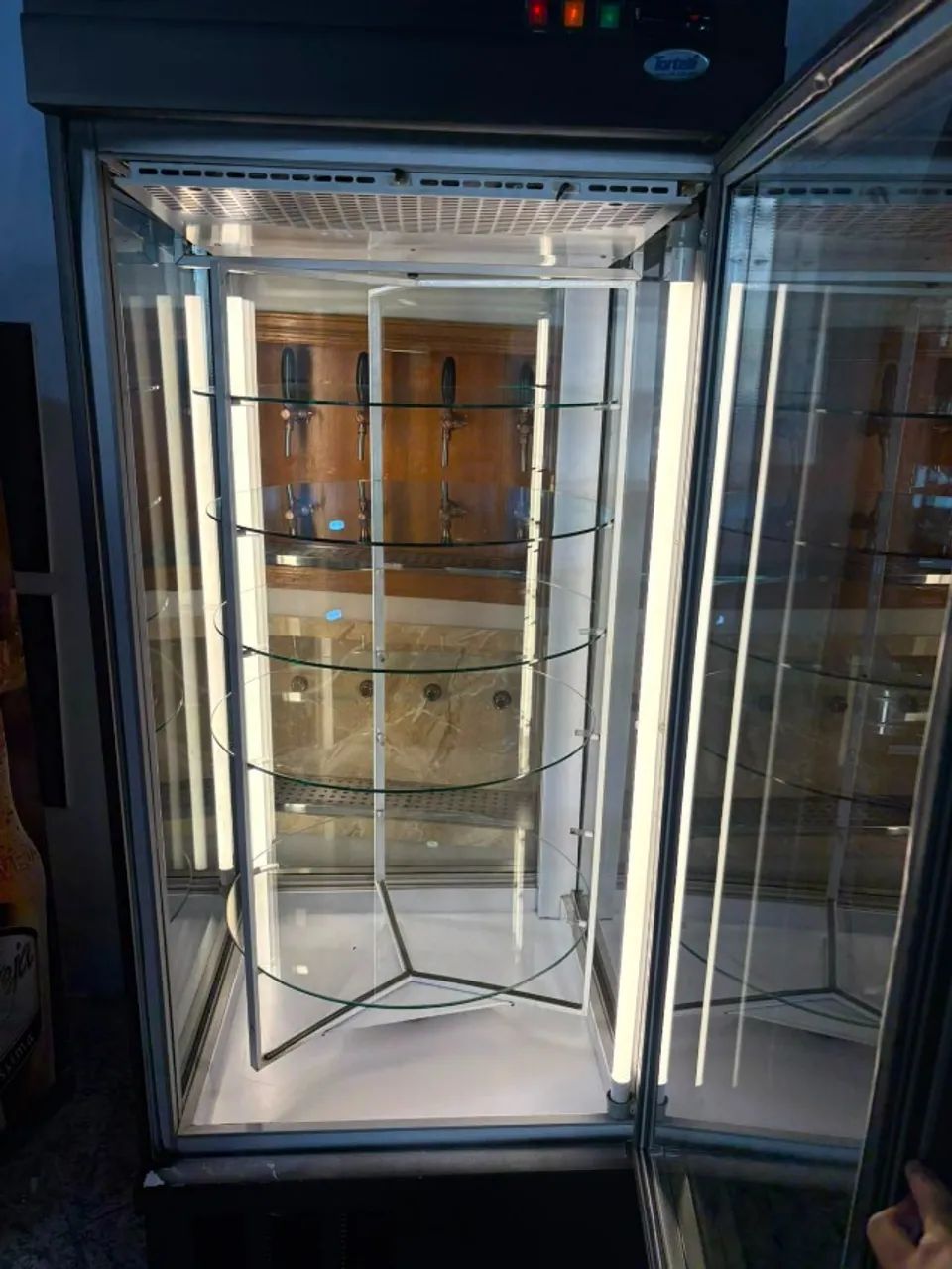 Boleira vitrini refrigerada semi nova - Foto 4