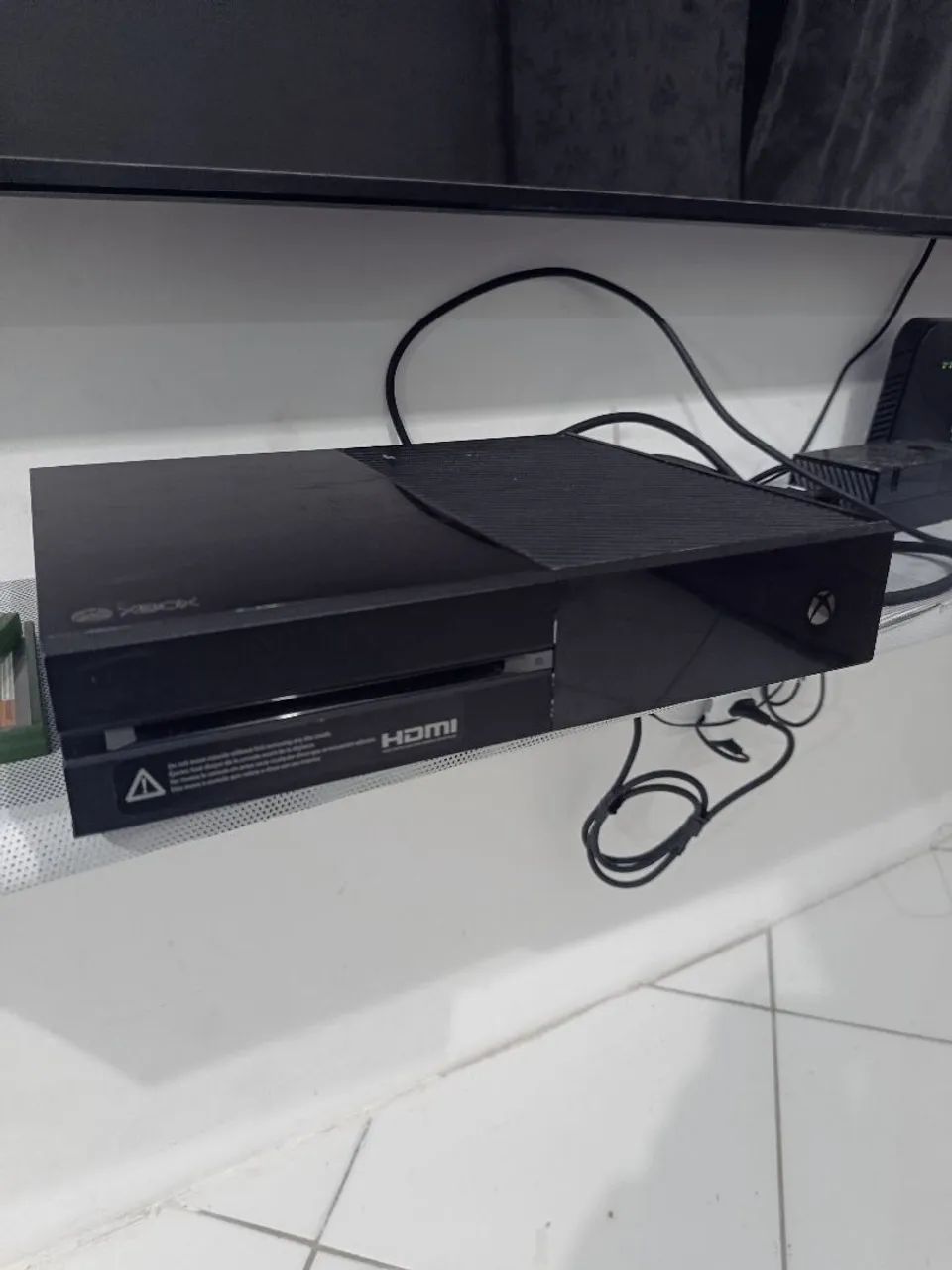 Xbox one com 2 controles completo na caixa - Usado com defeito 