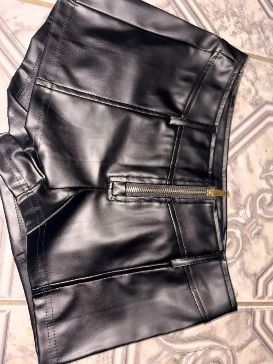 Mini short de couro preto - Foto 3