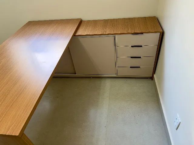 Mesa para escritório formato presidente Louro Freijó 160cm - Foto 4