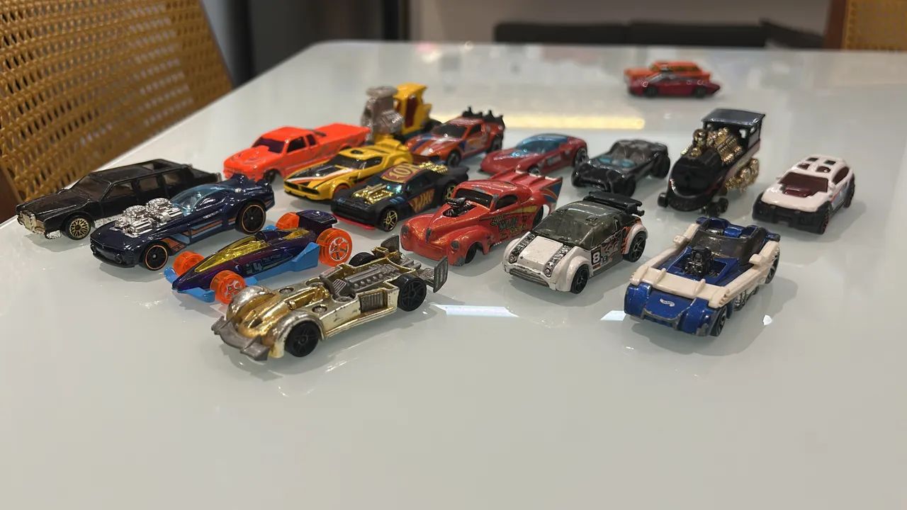 Lote Hot Wheels no estado