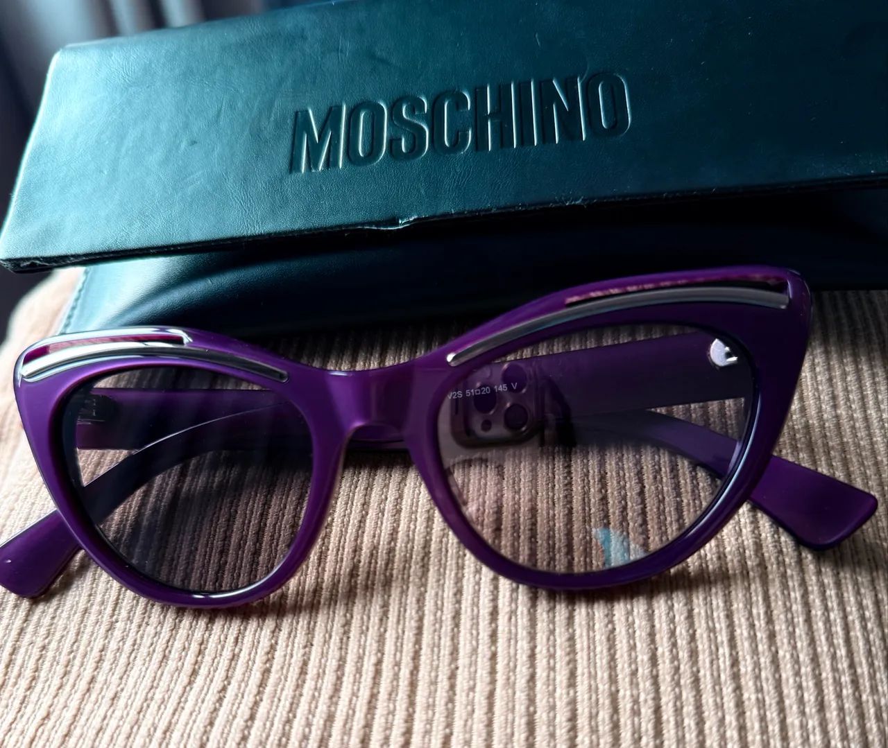 Óculos Mochino retrô roxo - raridade 