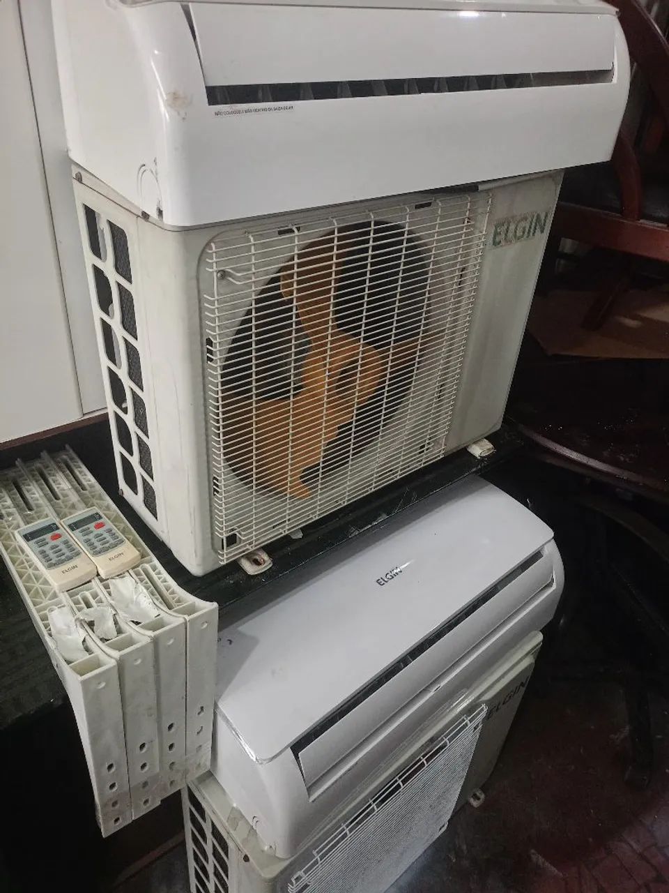 Dois aparelhos de ar condicionado Elgin 