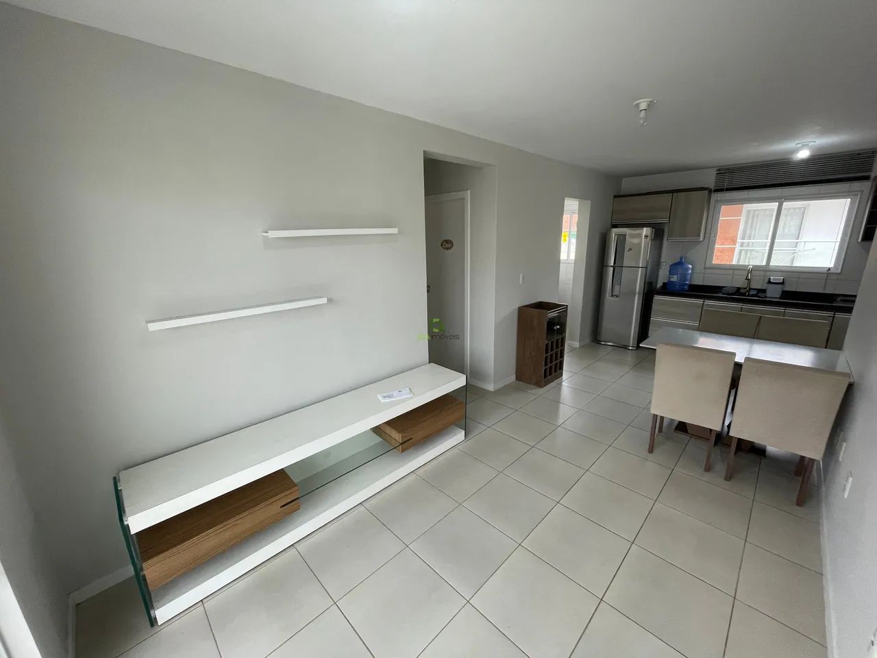 ÓTIMO APARTAMENTO SEMI-MOBILIADO PARA LOCAÇÃO - Foto 3