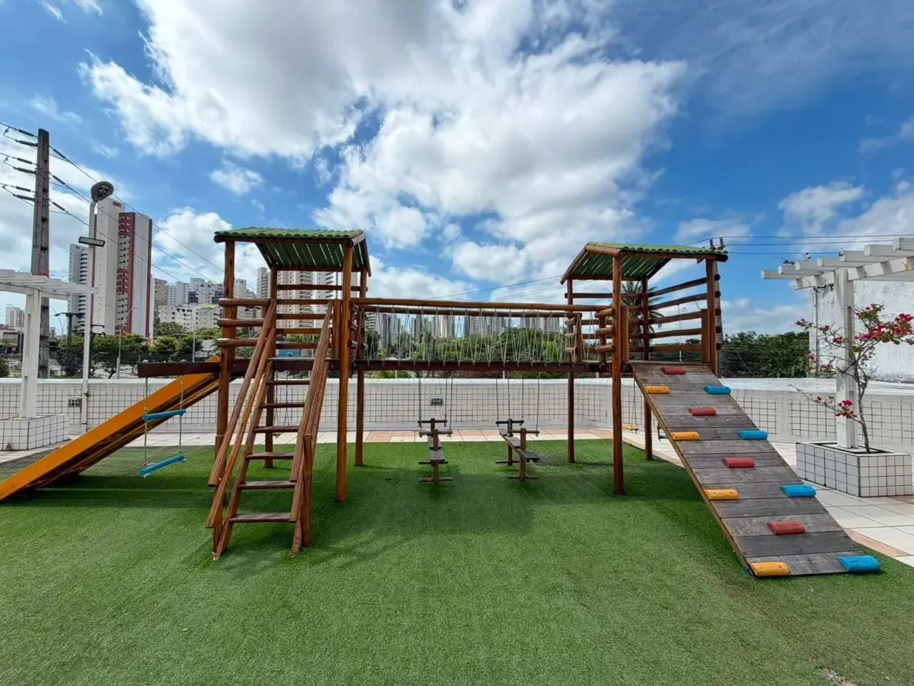 Apartamento de 150m² no Cocó, com 3 suítes e 2 vagas. - Foto 2