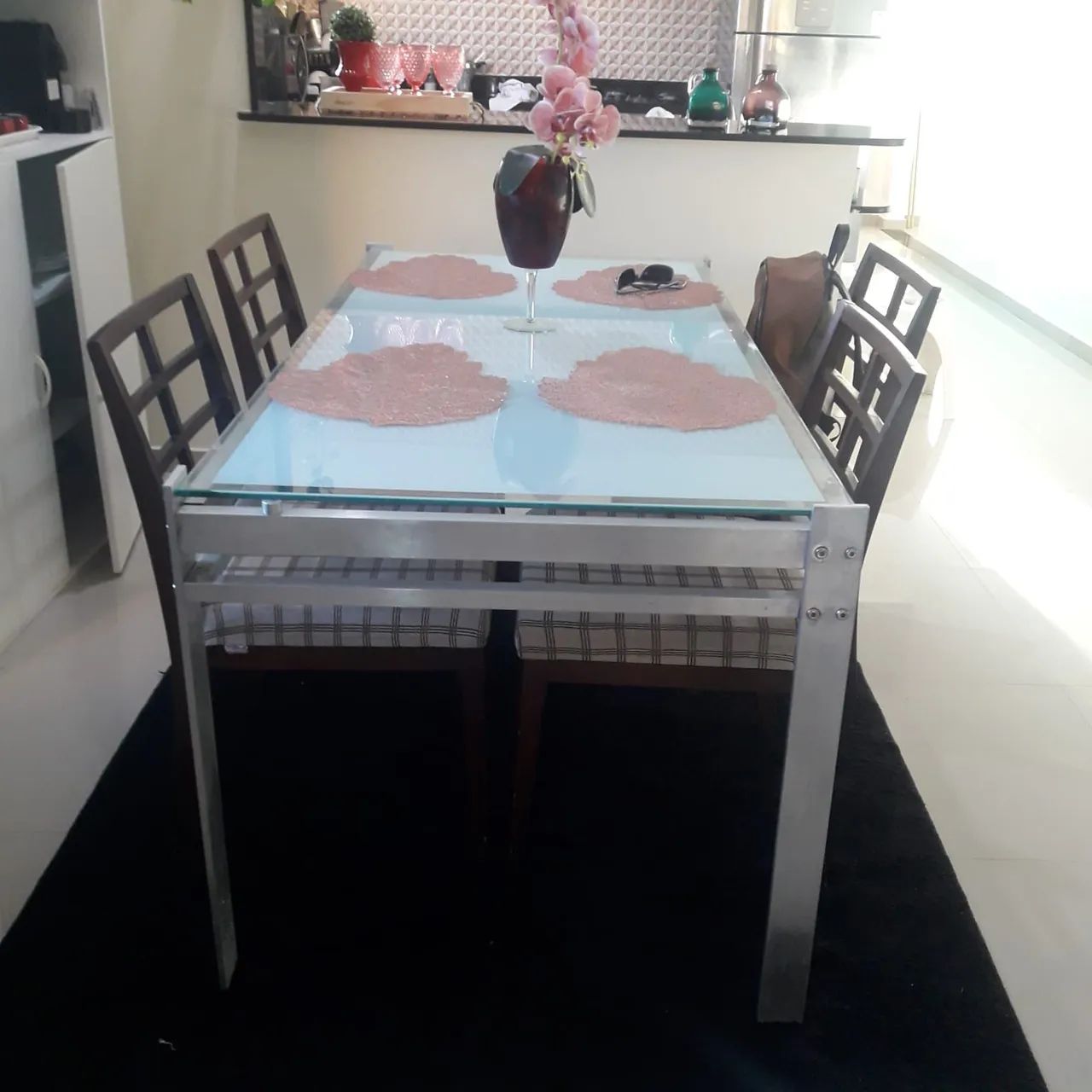 Mesa de jantar em alumínio e tampo de vidro com 4 cadeiras - Foto 2