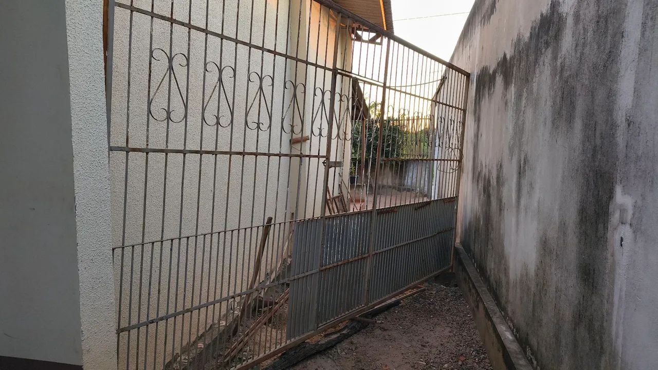 Portão gradeado
