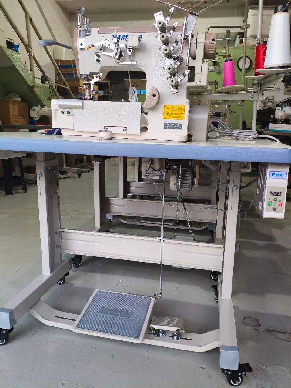 Máquina de costura Galoneira industrial direct drive nova Yamata  - Foto 3