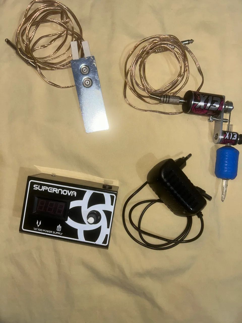 Máquina de tatuar x13 gold, com fonte e pedal  - Foto 2