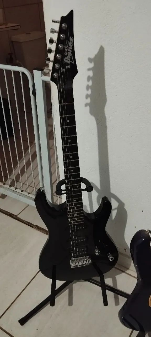 Guitarra Ibanez + acessórios - Foto 2