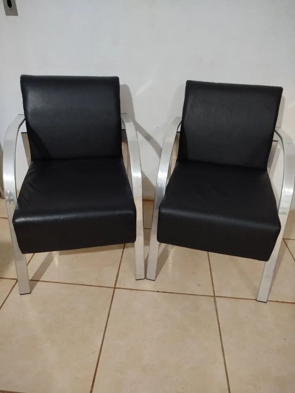 Vendo ou troco poltronas pretas  - Foto 3