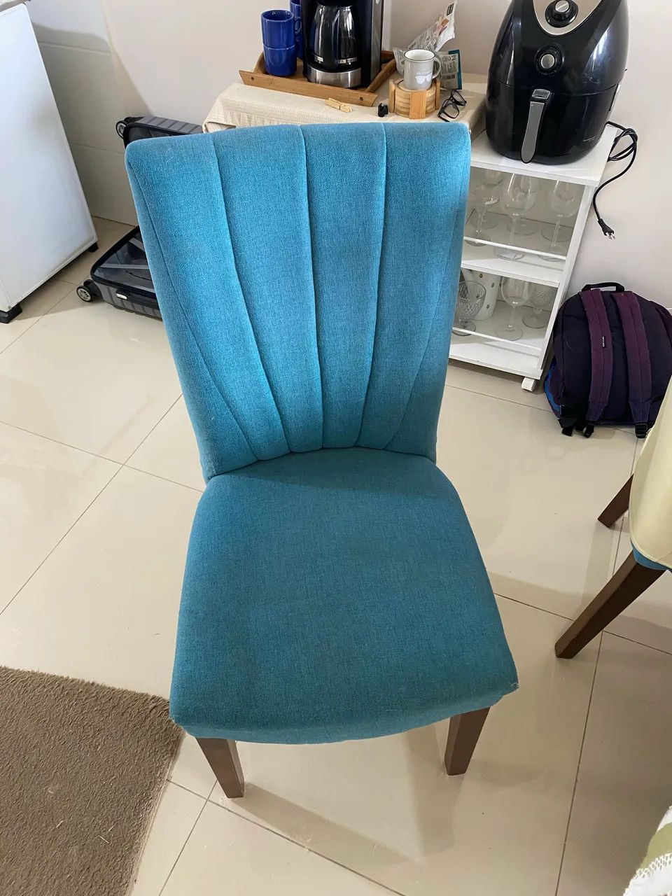 Mesa com tampo de vidro e 6 cadeiras  - Foto 5