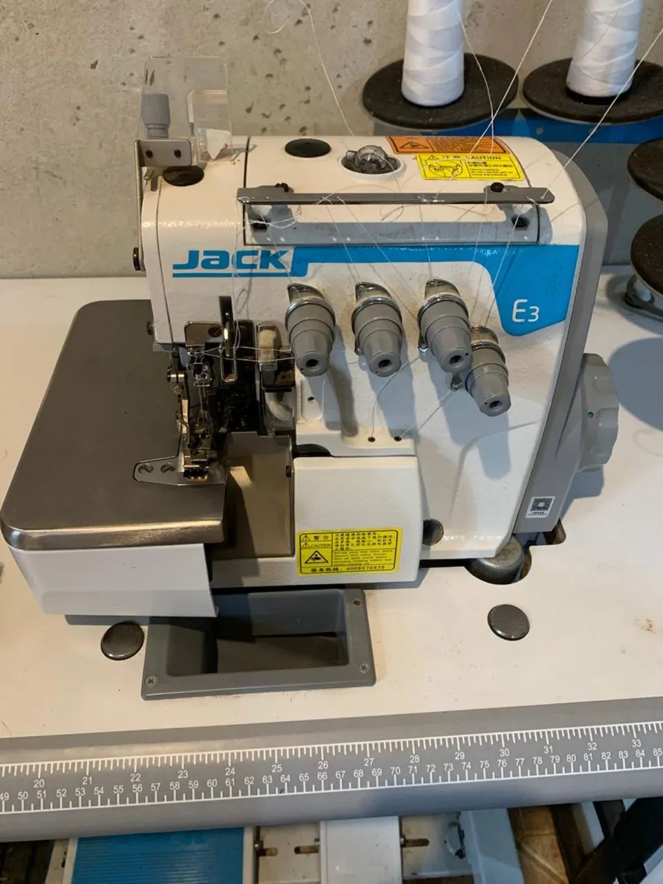 MÁQUINA OVERLOCK JACK 4 FIOS INDUSTRIAL 