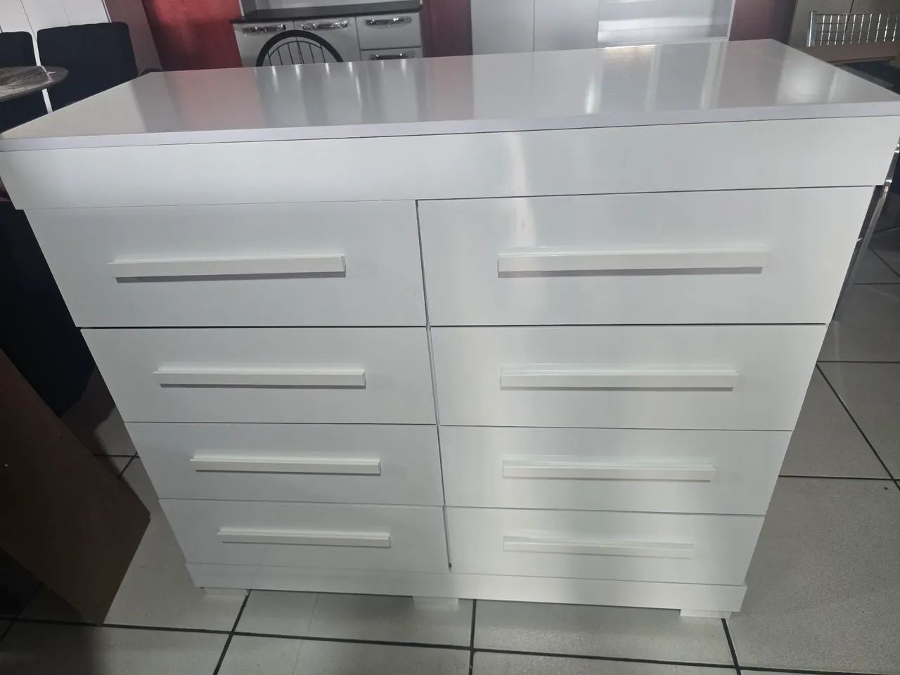 Cômoda nova 100% MDF com 8gavetas valor 970 reais.