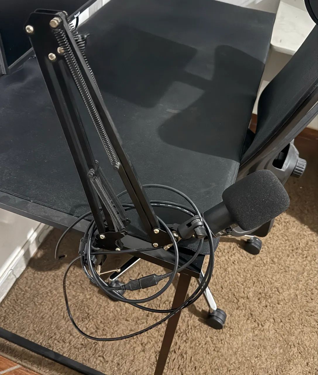 Microfone de Mesa com Braço Articulado BM65