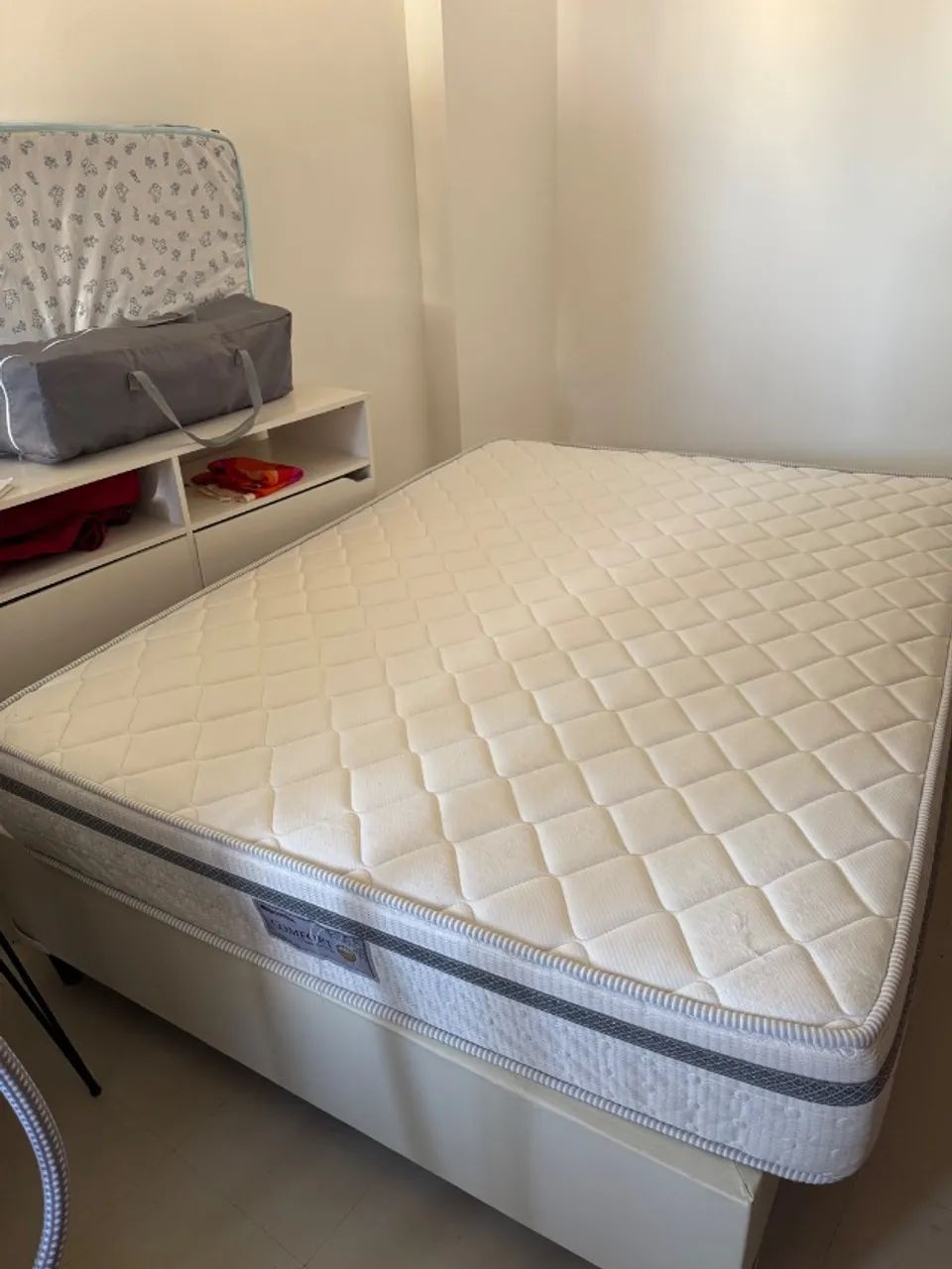 Cama de casal + colchão de molas ensacadas