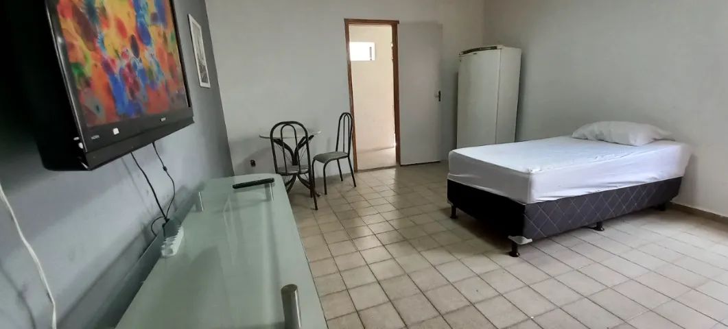 Apartamento com suíte com ar condicionado, sala/quarto e cozinha compacta - Foto 3
