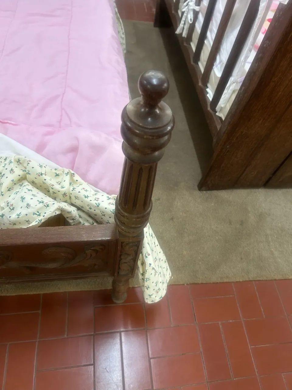 Cama maciça torneada com preço baixo - Foto 3