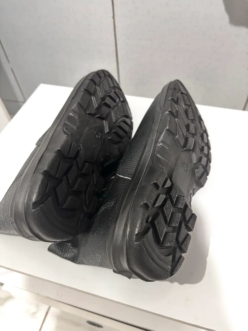 Botina de Segurança em Couro Solado Leve Bico de PVC Resistente COM CA - Foto 5