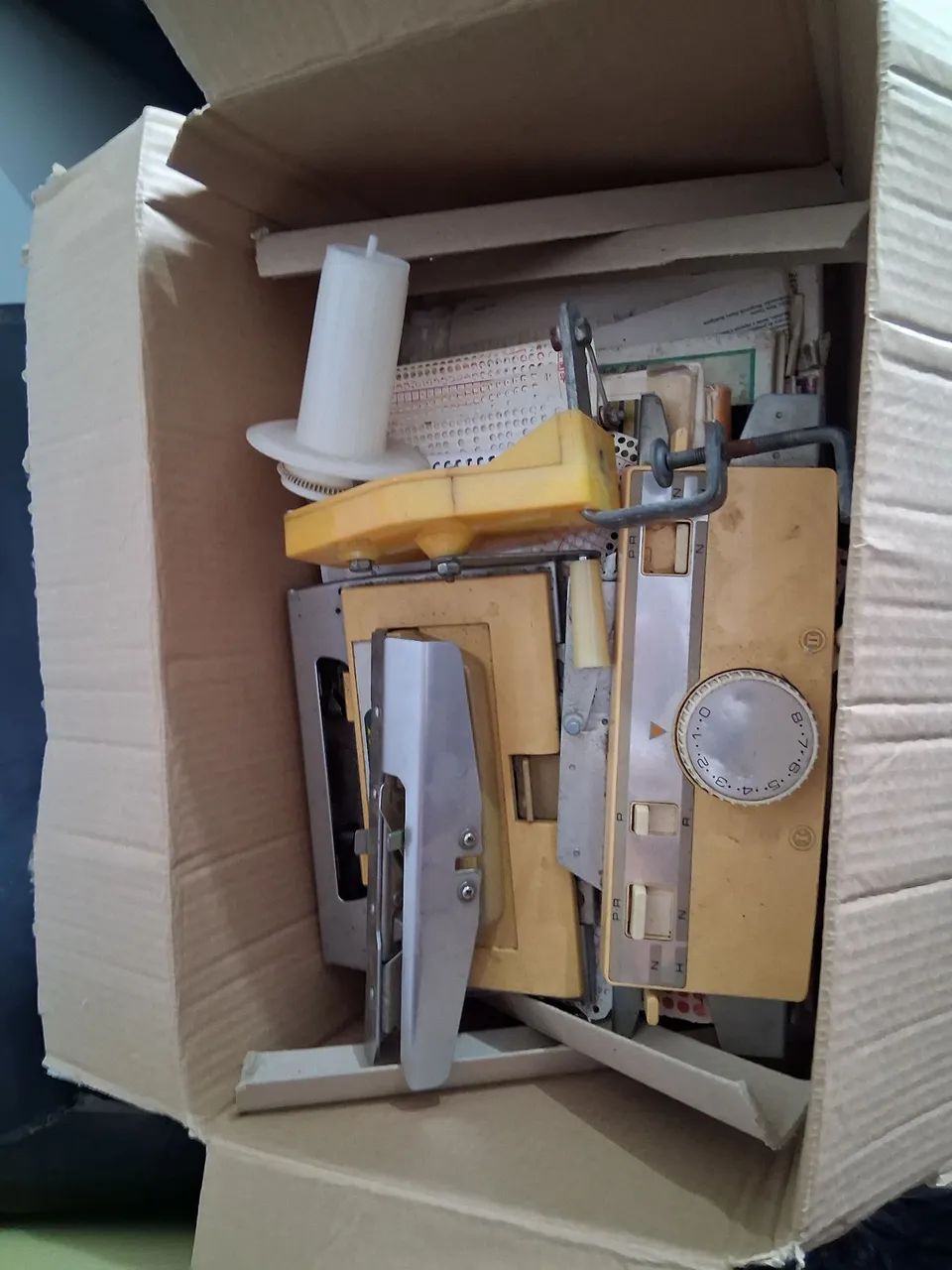 Maquina de tricô com acessórios  - Foto 3