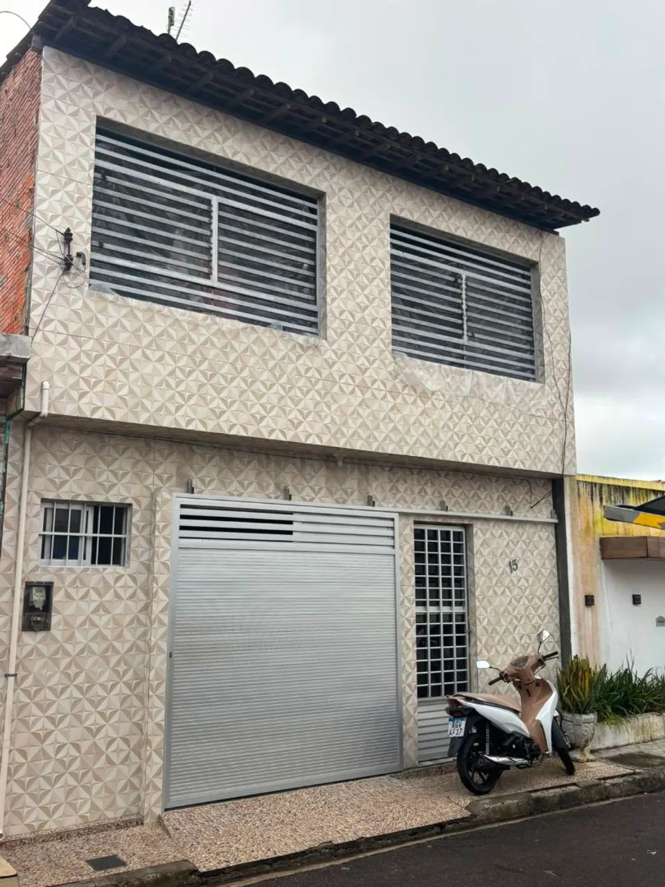 Vendo Casa de térreo com primeiro andar