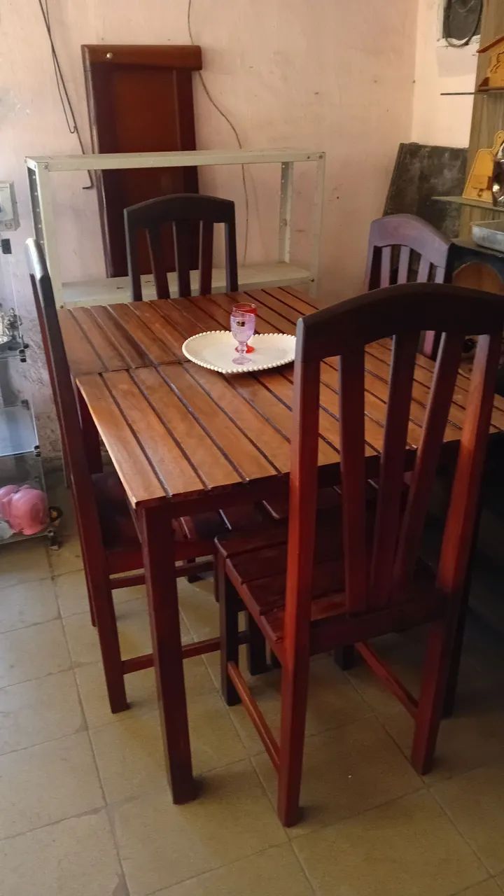 Mesa com 4 cadeiras em Madeira Maciça  - Foto 3