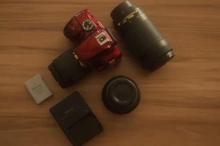 Câmera Nikon D3400 + Kit de Lentes (35mm, 18-55mm e 70-300mm