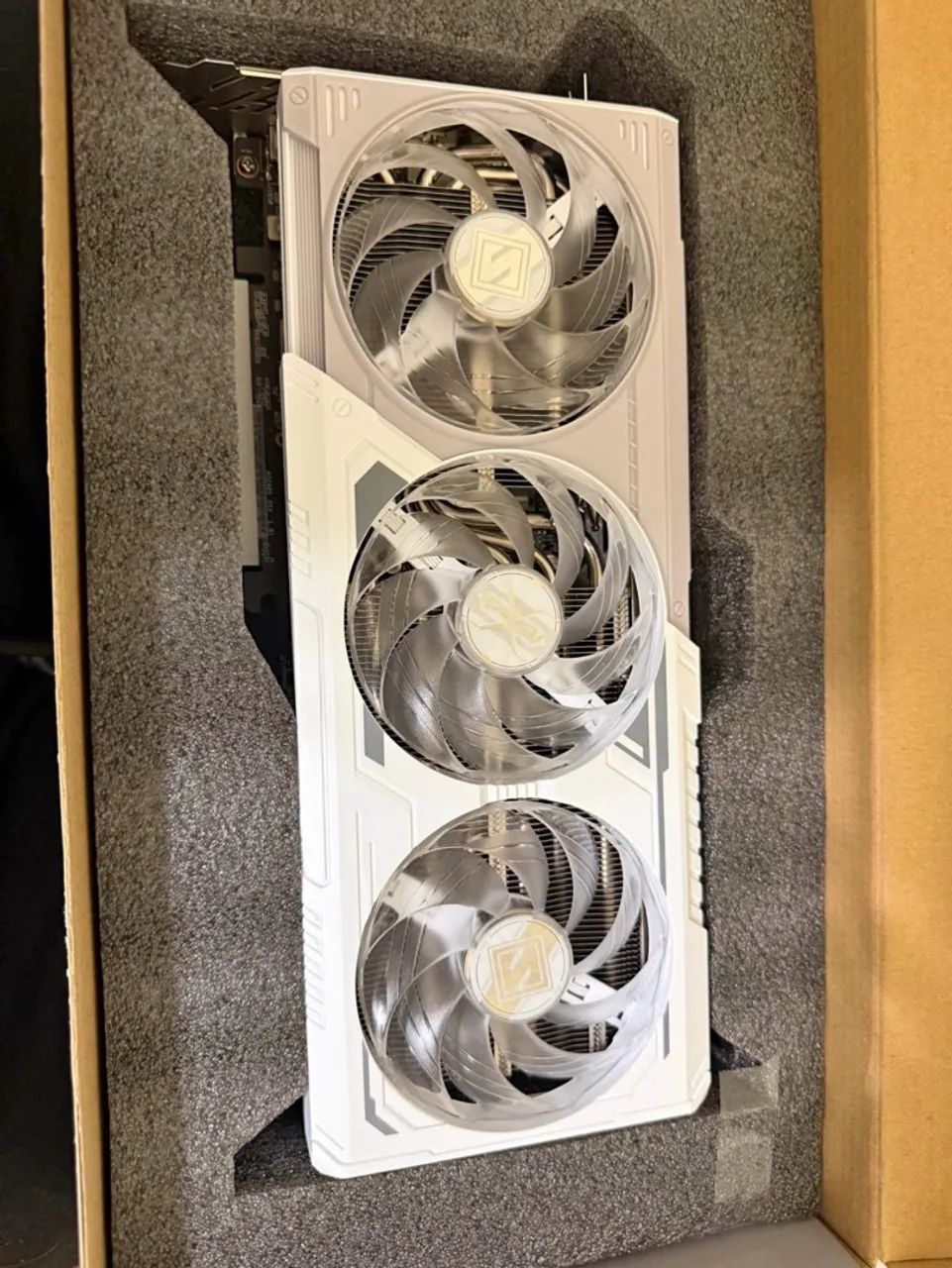 Placa de vídeo Rx 7800 Xt 16GB - Steel Legend 