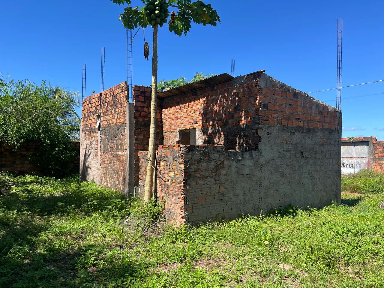 Vendesse terreno 