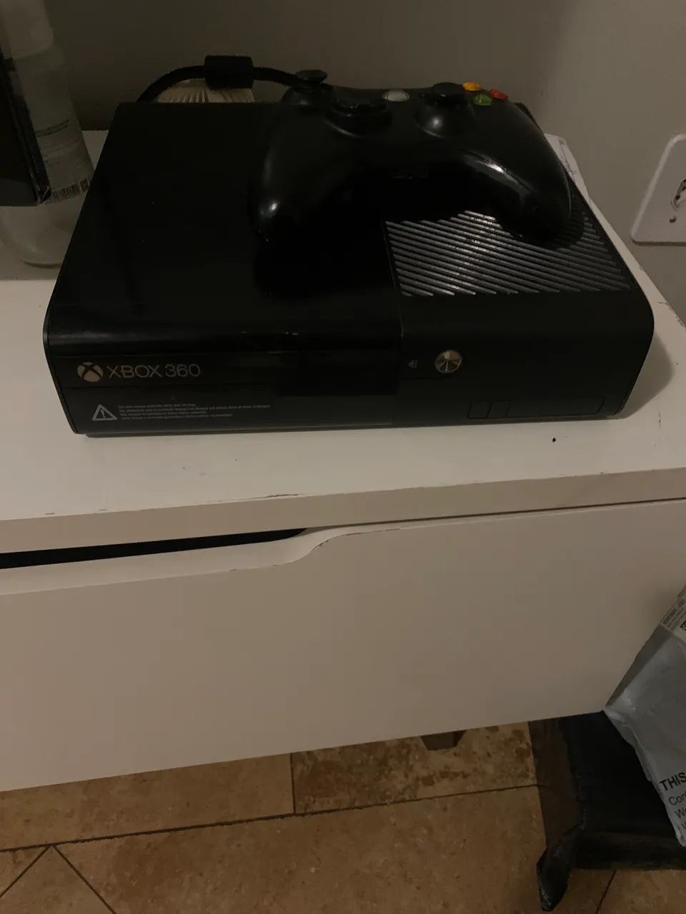 Xbox 360 com um controle, com 30 jogos, usado e com kinect 