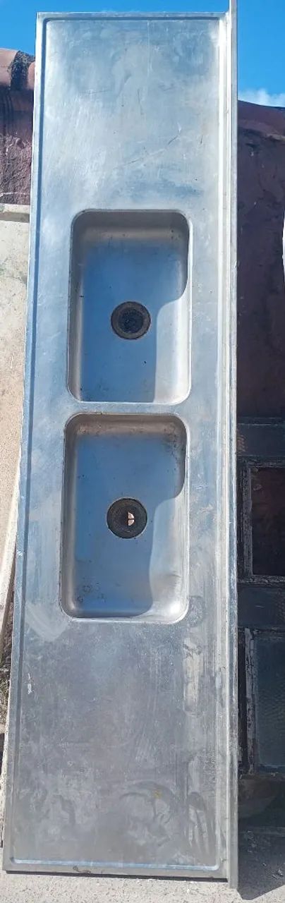 Bancão inox com duas canbucas