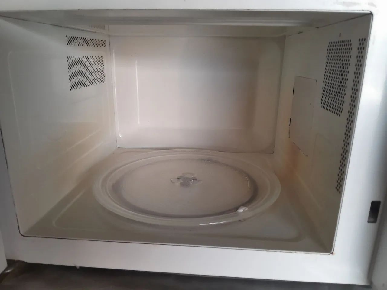 Microondas Electrolux 31 litros - Foto 4