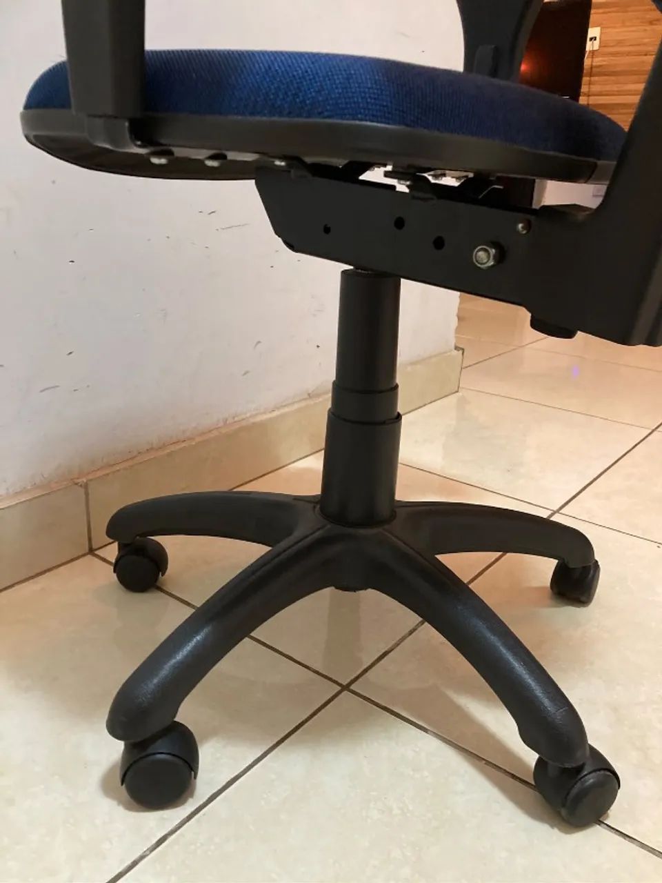 Cadeira Escritório Nova - Foto 4