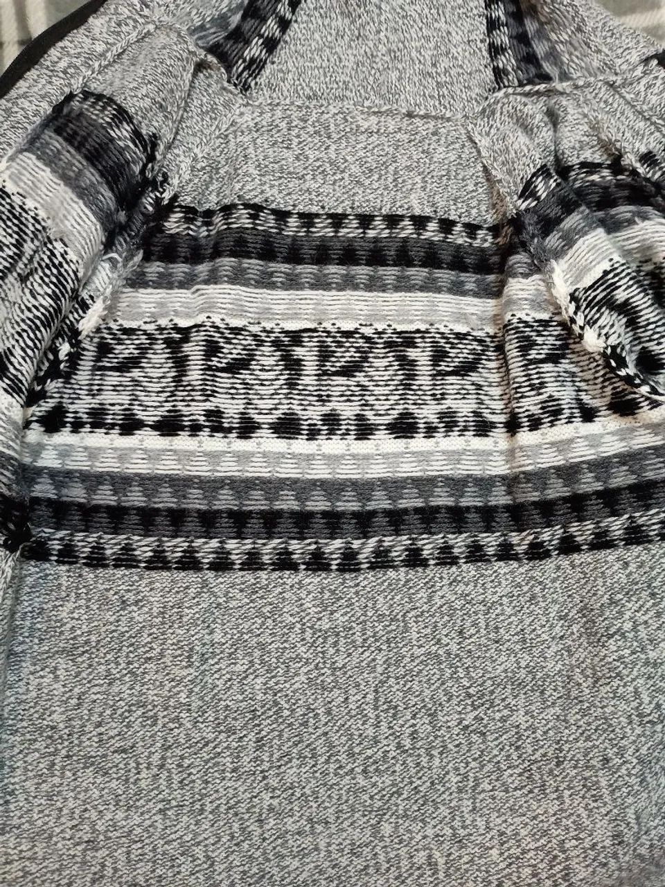 Casaco/Blusa Andina com Lhamas e Capuz - Foto 5